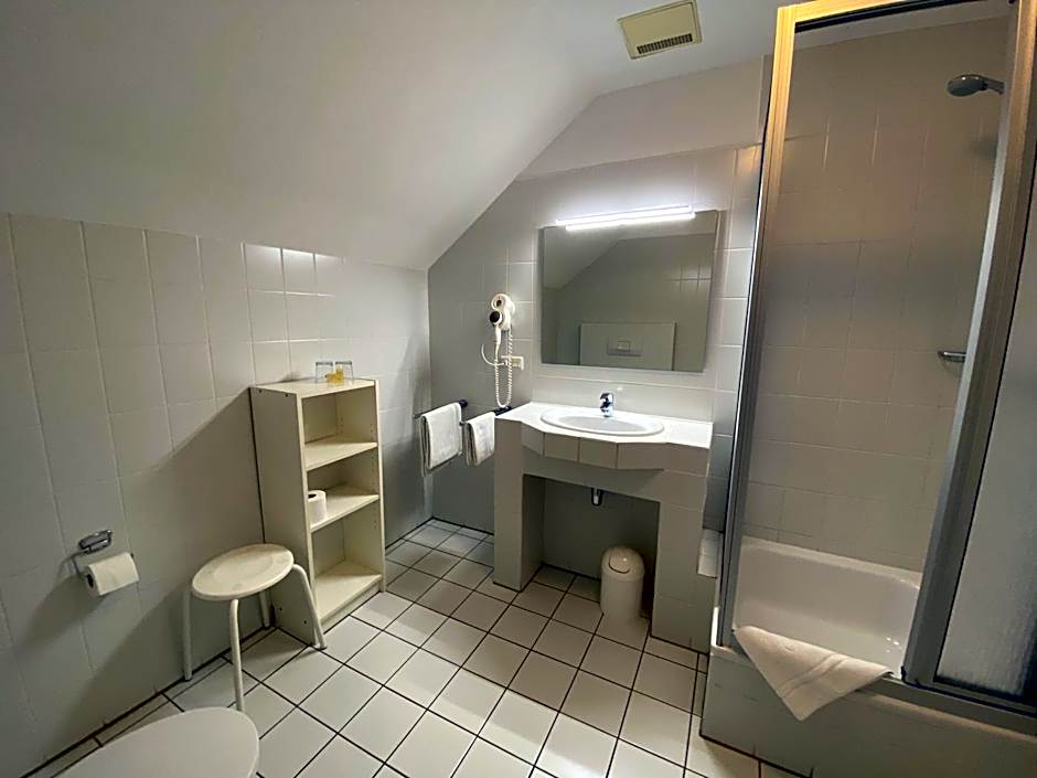 Photo 1 of 2 of Economy 2 Beds