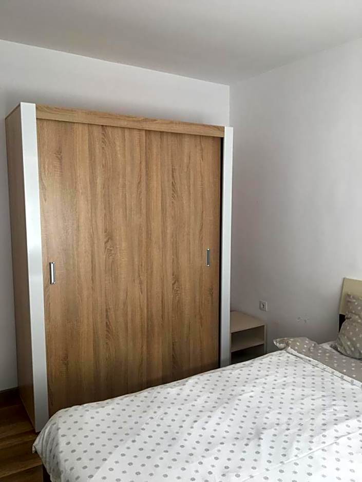 4 Seasons Apartments