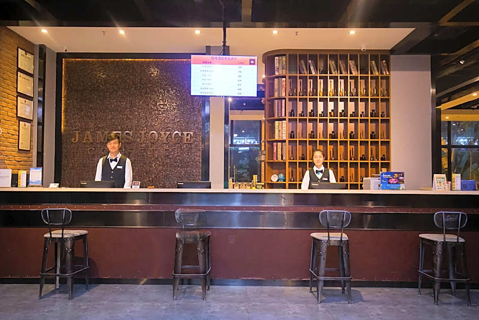 James Joyce Coffetel Xishuangbanna Poshui Square Manjinglan Ancient City