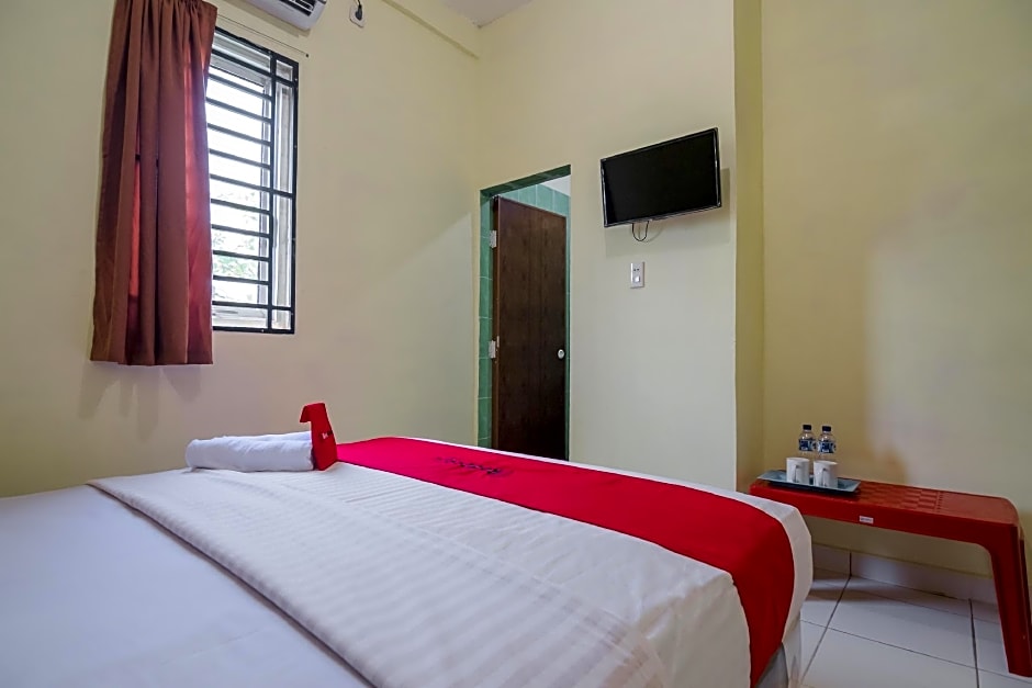 RedDoorz near Politeknik Negeri Medan