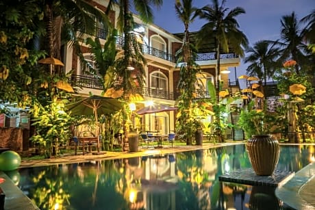 The Coconut House Hotel