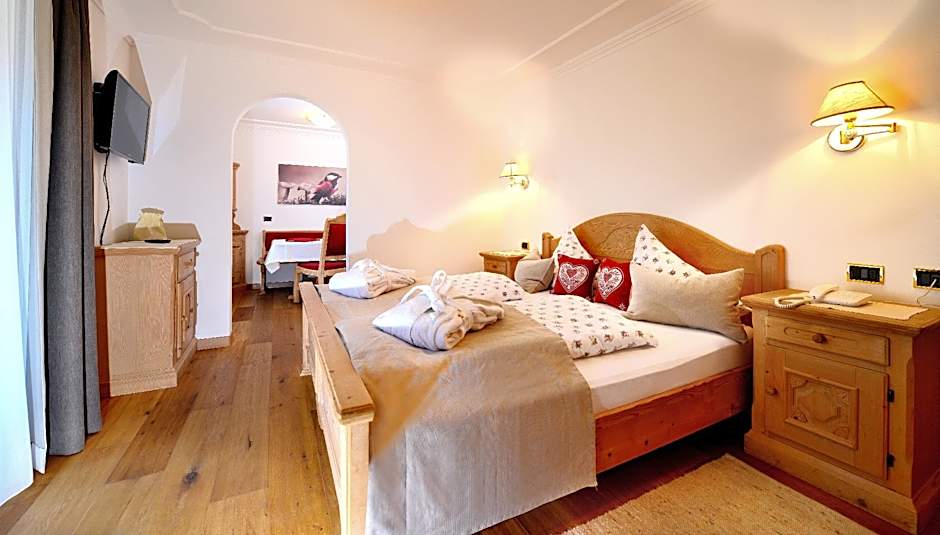 Photo 1 of 2 of Famille Room