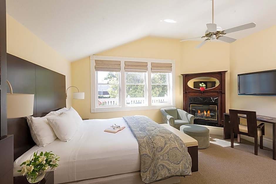 Photo 1 of 1 of Superior 1 King Bed