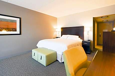 King Room with King Bed - Non-Smoking