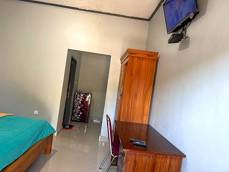 Sumbawa Maluk Homestay Kost tika