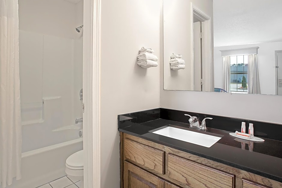 Baymont by Wyndham Brunswick GA