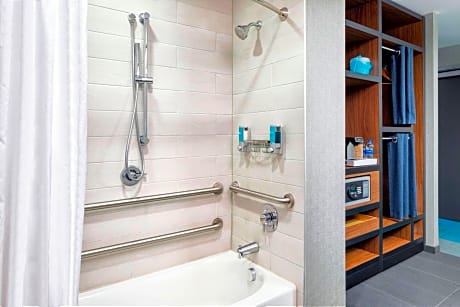 Queen Room with Two Queen Beds and Adapted Tub - Mobility and Hearing Accessible