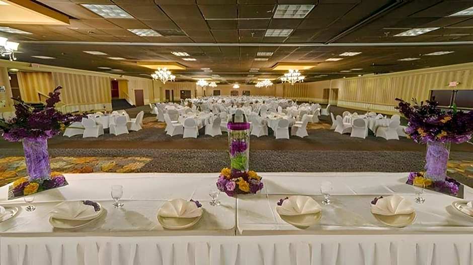 Clarion Hotel & Suites Memphis Airport (CLOSED) – Memphis, TN