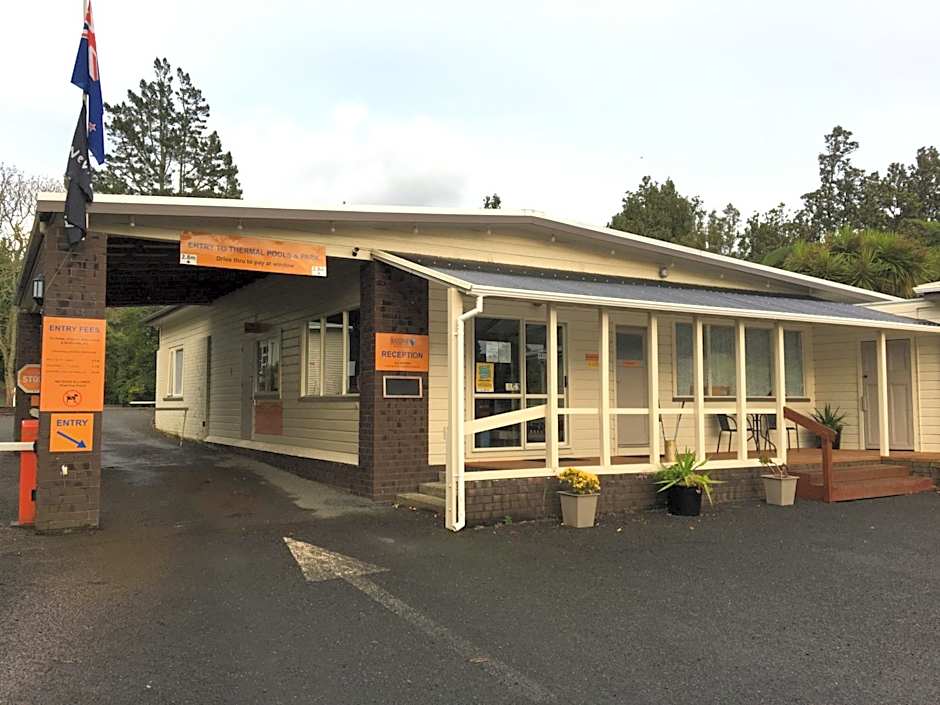 Sapphire Springs Holiday Park and Thermal Pools