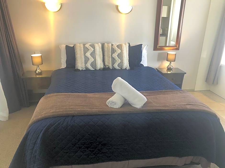 Absolute Lake View Motel