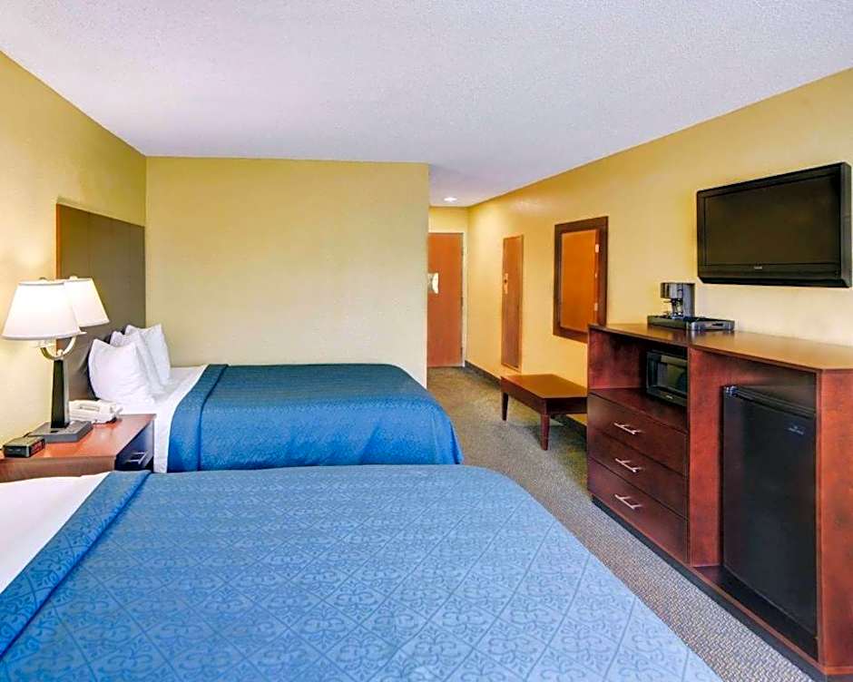 Quality Inn & Suites Grand Prairie South