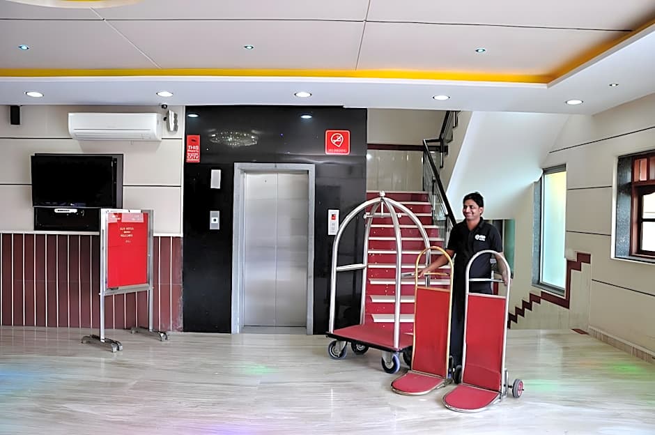 Foxoso Taj View Hotel