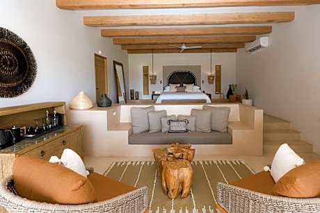 Queen Room with Pool View