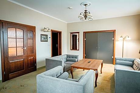 Deluxe Suite with Spa Bath