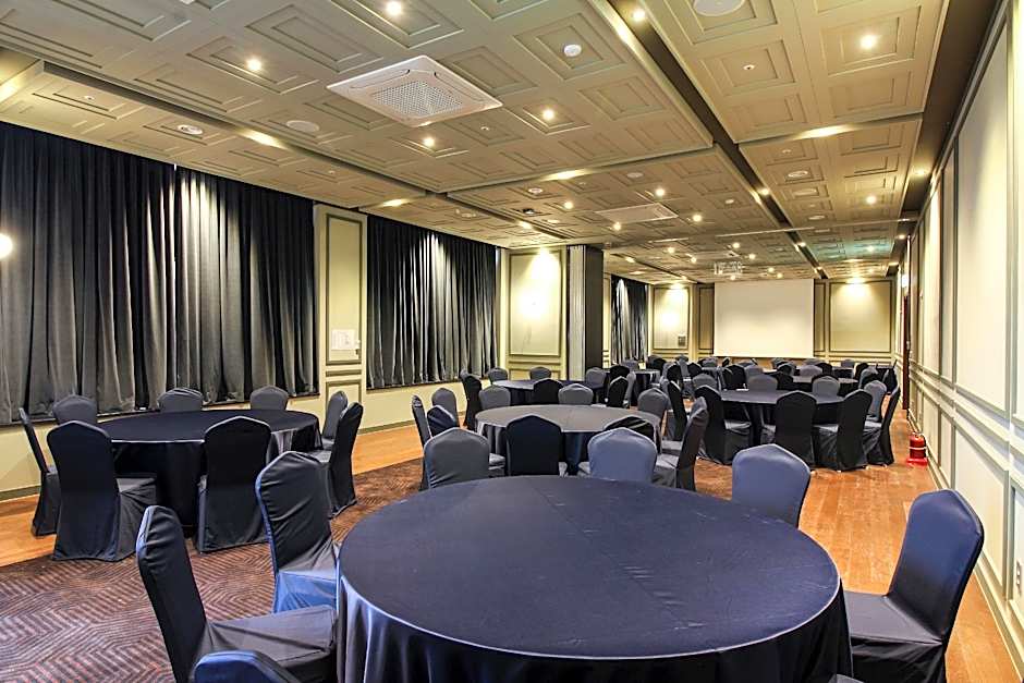 Golden Tulip Ever Yongin Hotel