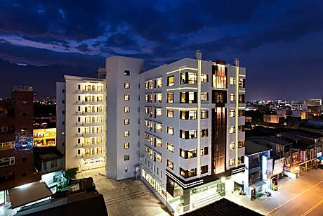 CHECK inn SELECT Hualien LinSen