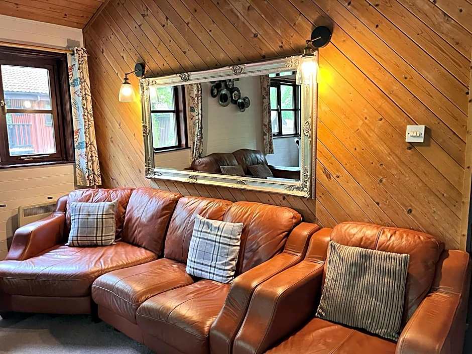 Goldcrest 3-Hot Tub-Woodland Lodges-Carmarthenshire-Tenby