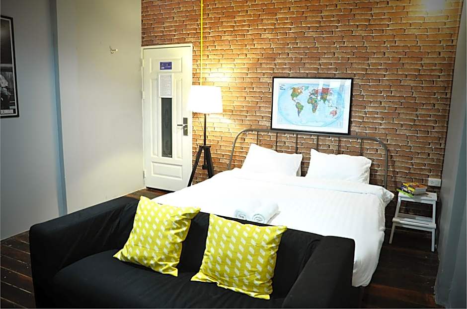 Goodfellas Thong lo Hostel #NO CHECK IN AFTER 5 PM-CHECK IN TIME NEEDED#