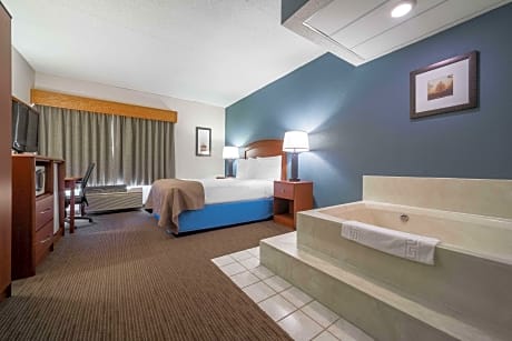 1 Queen Bed Mobility Accessible Room West Building 1st Floor Non-Smoking