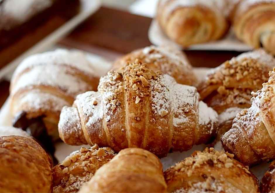 Manor Apartment Hotel