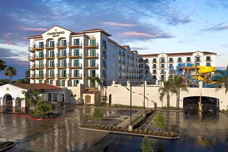Courtyard by Marriott Anaheim Theme Park Entrance