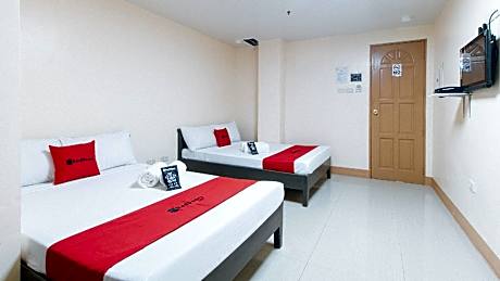 RedDoorz @ Isabelita Hotel Tugegarao