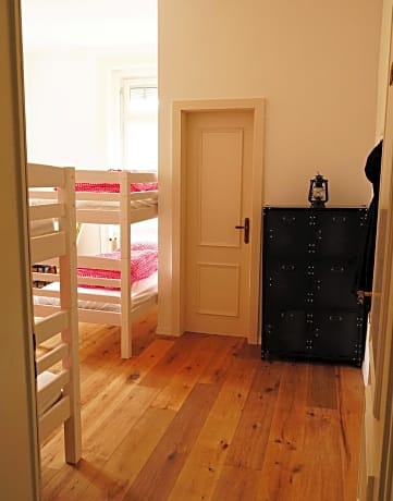 Private Room for 6 People
