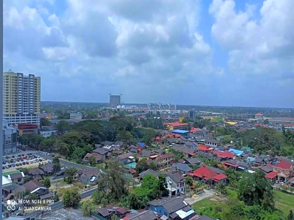 Zulanie Suite Troika Residence, SPACIOUS AND COZY WITH POOL, Free Wifi & Netflix in Golden Triangle of Kota Bharu