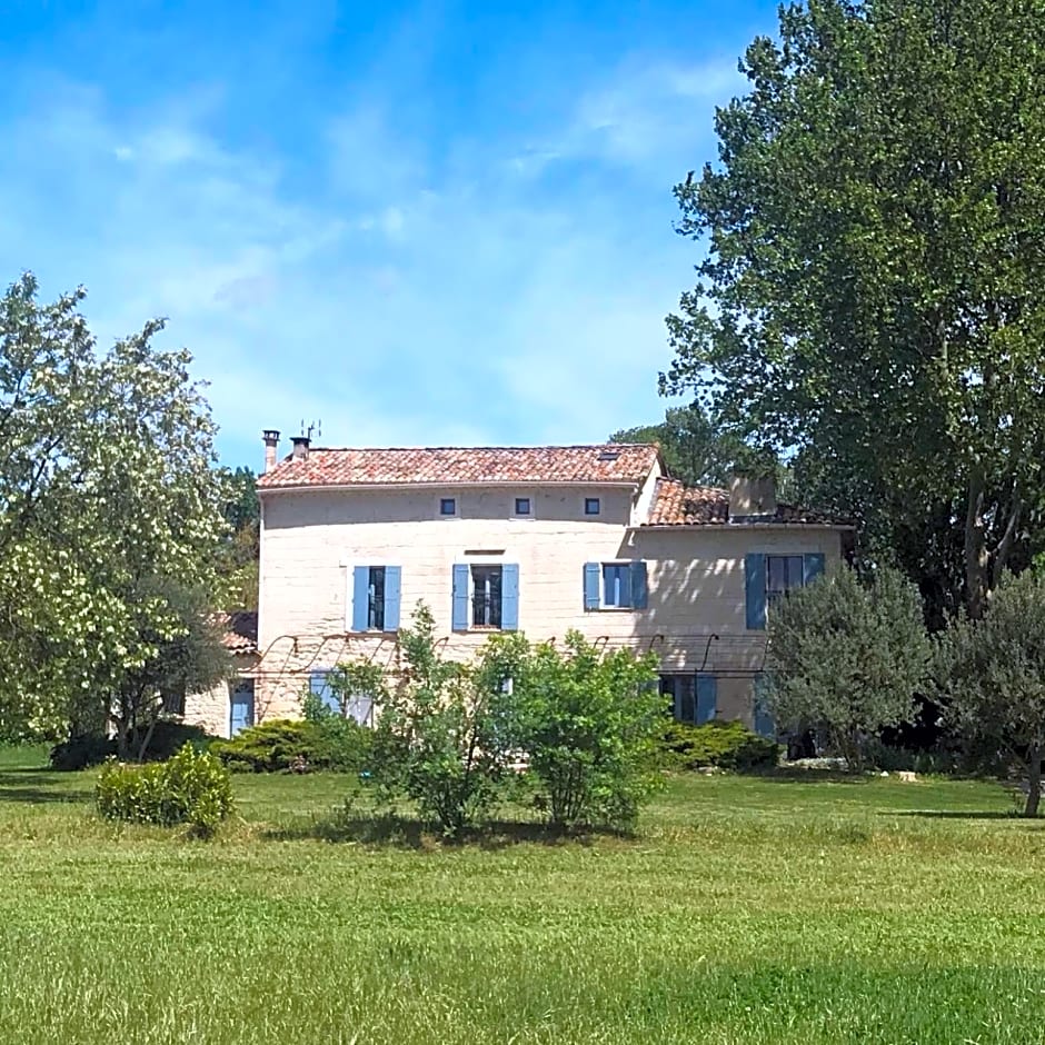 Le Mas des Cerisiers JACUZZI et SAUNA inclus pour tous les logements