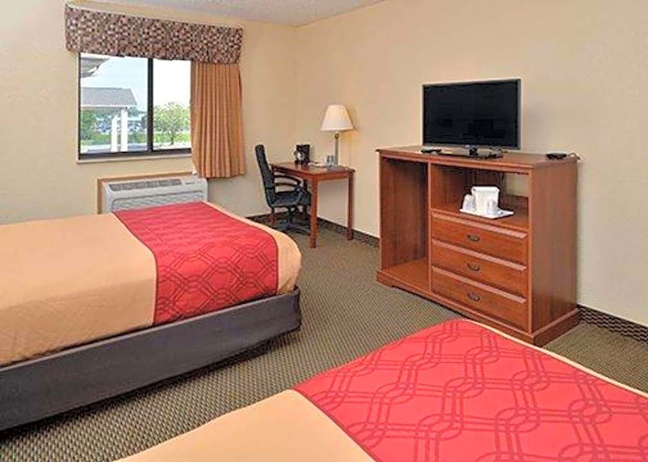 Photo 1 of 6 of 2 Queen Beds