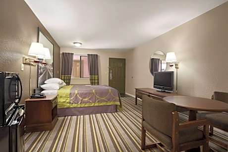 1 Queen Bed Second Floor Non-Smoking