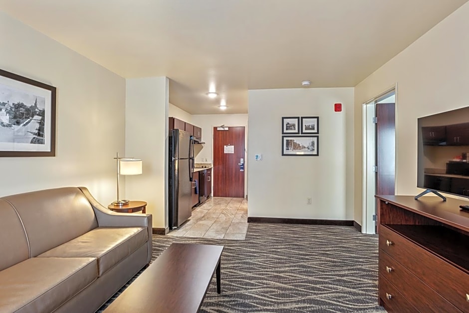 Cobblestone Hotel & Suites - Little Chute