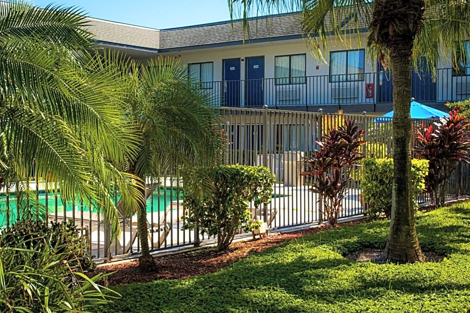 Motel 6-Lantana, FL