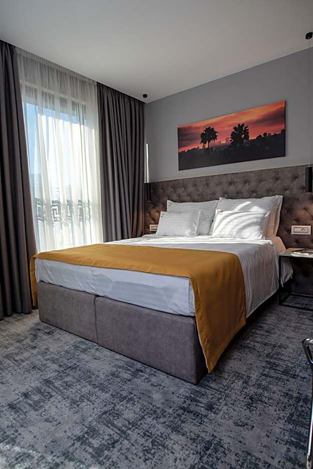 H41 Luxury Suites