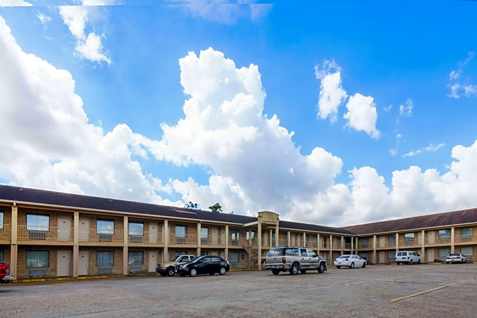 Days Inn by Wyndham Beaumont