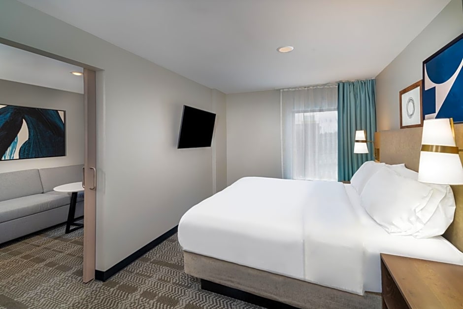 Staybridge Suites Louisville Expo Center