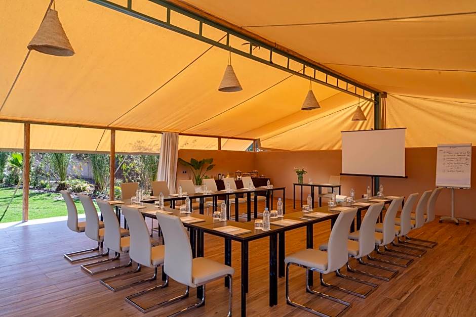 Oasis lodges