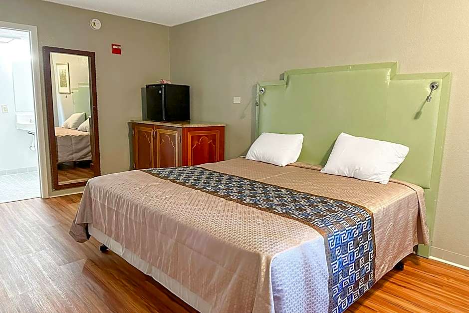 Hahira Inn By OYO near Valdosta