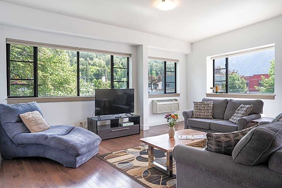 Selkirk Snug by Revelstoke Vacations