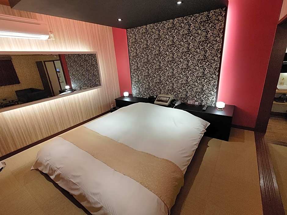 hotelLUANA 18歳未満入場禁止