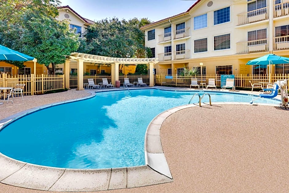 La Quinta Inn & Suites by Wyndham Dallas Addison Galleria