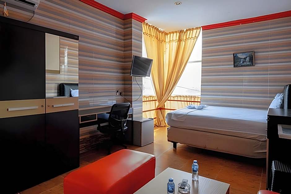 RedDoorz near Kendari Beach 2