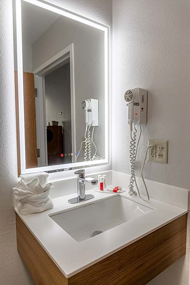 Microtel Inn & Suites by Wyndham Kingsland Naval Base I-95