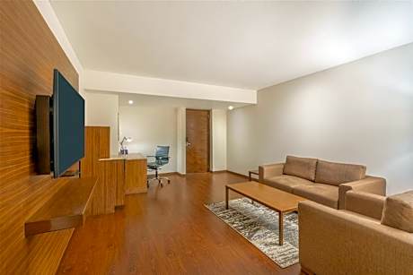 Deluxe Suite with 15% Discount on Food and Soft Beverages