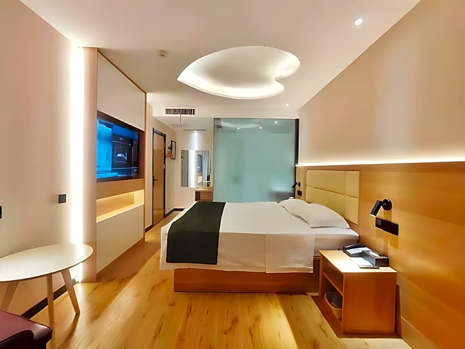 GreenTree Inn Heze Railway Station Hotel