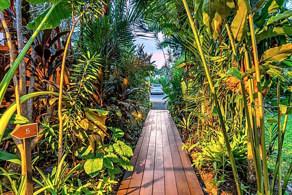The Palms At Palm Cove