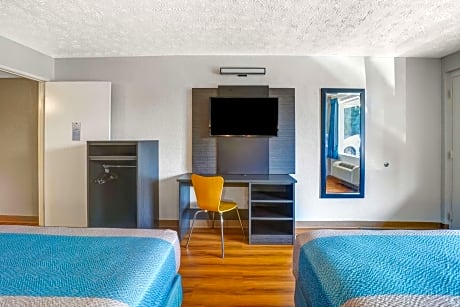 Queen Room with Two Queen Beds - Non-Smoking