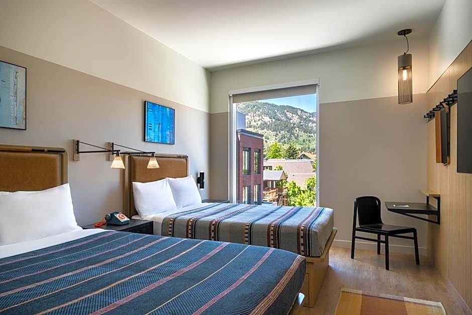 Moxy Boulder University