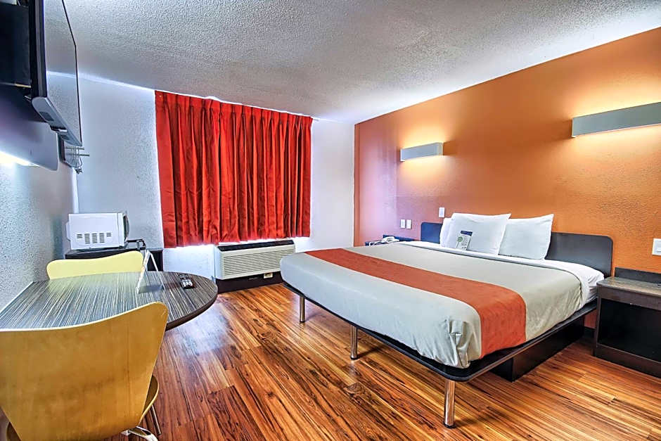 Motel 6-Columbus, OH - West