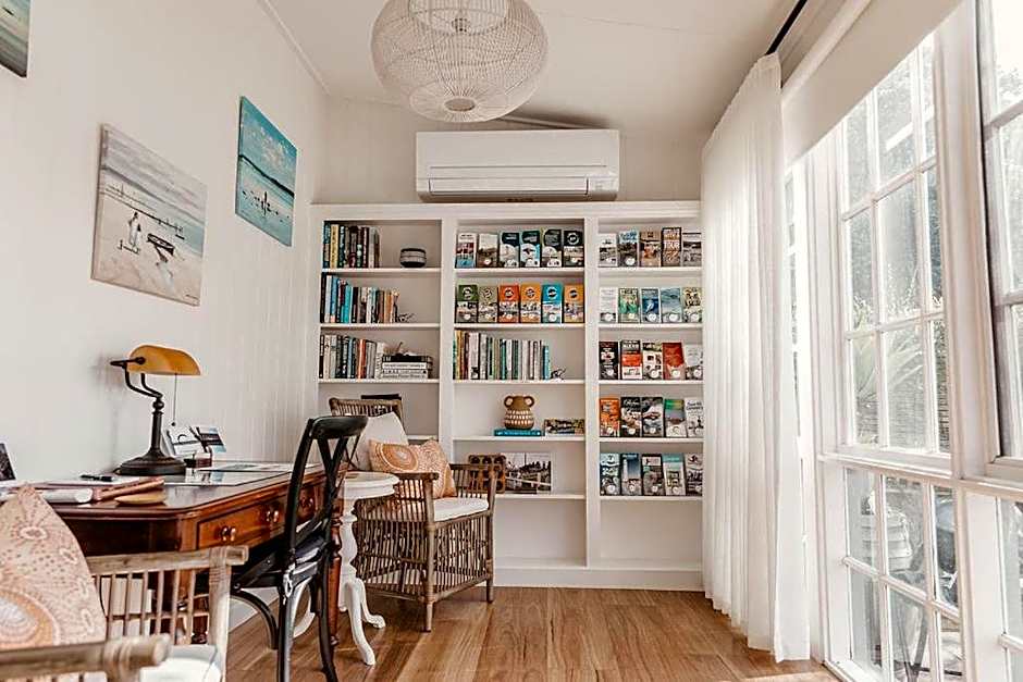 Edge17 Waterfront Apartment, plus Cottage with Garden View - Port Fairy